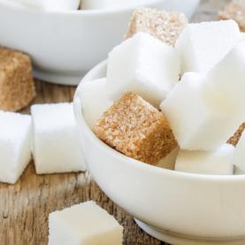 Blanc ou brun : un cube de douceur à consommer avec modération