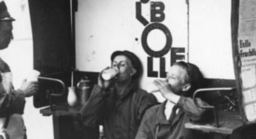 ©Bundesarchiv_bild_183-2004-07Bundesarchiv_08-501_berlin_milch_von_bolle_in_der_pause.png