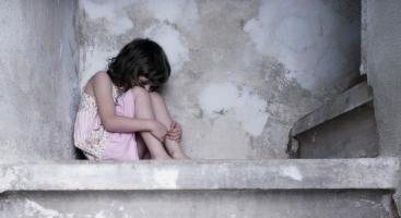 Fille_Escalier_Triste_1260x560_shutterstock_98118035.jpg