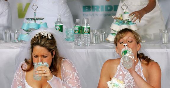 emag4_eating_contest_bride_cake_1_800.jpg