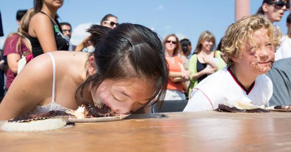 emag4_eating_contest_cupcake_zoom_800.jpg
