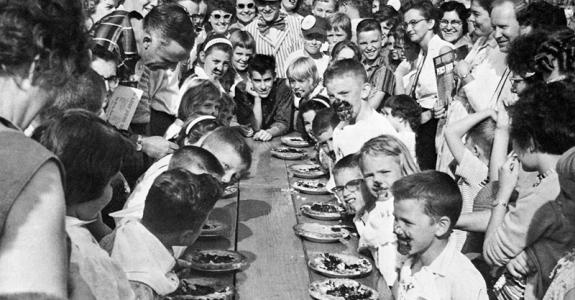 emag4_eating_contest_pie_old_800.jpg
