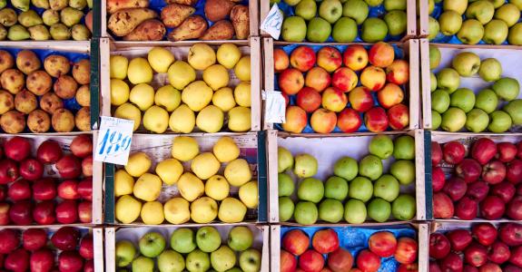 Variationen von Apfel- und Birnensorten