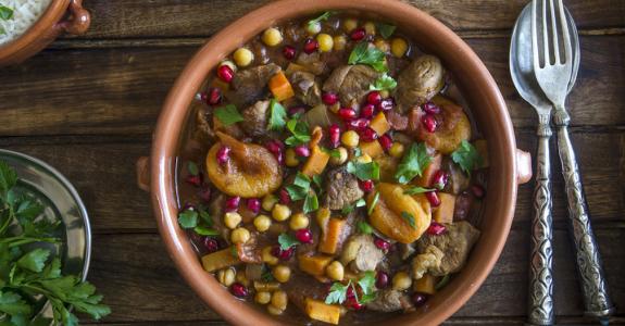 Tajine d’agneau agrémenté d’arilles de grenade