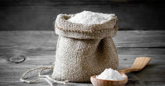La consommation de sel doit être modérée : comptez en pincées plutôt qu’en cuillerées généreuses !