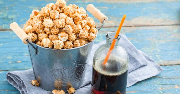 Après l’ice bucket challenge, le pop-corn bucket challenge, nettement moins sot et plus roboratif…