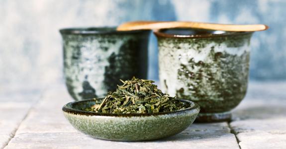 La fermentation puis la pasteurisation préservent les catéchines du thé vert.