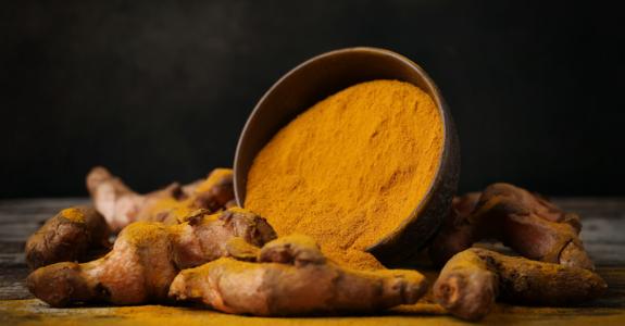 Le curcuma entre souvent dans la composition du safran contrefait.