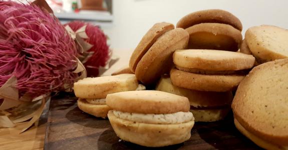 Les graines d’acacia se prêtent fort bien à la pâtisserie.