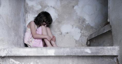 Fille_Escalier_Triste_1260x560_shutterstock_98118035.jpg